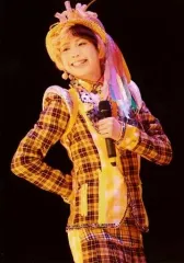 【中古】生写真(男性) CHaCK-UP/古川裕太(金星人☆ヴィー)/ライブフォト・膝上・衣装黄黒・右手腰・左手マイク/舞台「E.T.L vol.7 ～雨天決行★シャトルでキミを迎えに行くよ!～ 」