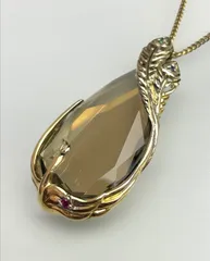 【IEI 王家の孔雀】カットクリスタル ルビー　サファイア　エメラルド ネックレス　ペンダント シルバー925 金仕上げ