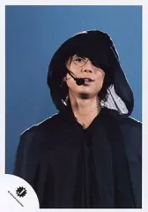 【中古】生写真(ジャニーズ) Kis-My-Ft2/北山宏光/ライブフォト・ヘッドマイク・フード付マント黒・背景青/公式生写真