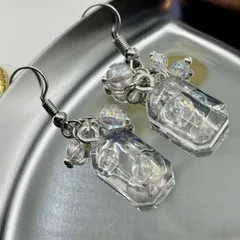つやつやクリアな ﾋﾞｼﾞｭｰ 宝石、氷砂糖のような夏ピアス（ｵｰﾛﾗﾊﾟｰﾙ ｼﾙﾊﾞｰ）