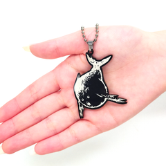 【ピーテル・ブリューゲルの「あの魚（怪物）」】ブラックアクリルキーホルダー（小）／ユニーク 個性的 絵画 洋画アレンジ シュール