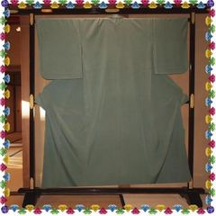 【洗える着物(単衣)】緑色に菊模様江戸小紋の着物