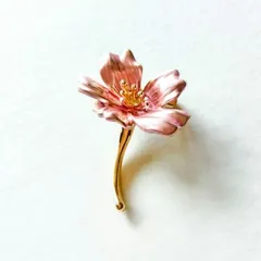 小さなピンクの桜ブローチ　さくらサクラゴールドカラー春ワンポイントに