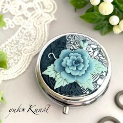 青薔薇のピルケース　1点のみ