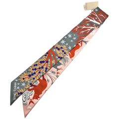 エルメス(HERMES) ツイリー オルフェウスの魅力に誘われて 2022AW グリ・アシエ/ローズ・プードル/バイオレット シルク 新品 レディース スカーフ