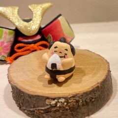 小さなお相撲さんの置物