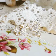 トナカイピアス　小粒　キラキラ、クリスマス、クリスマスモチーフ、冬、レディース、女性、ゴールド、金、シルバー、銀、シンプル、両耳、片耳、人気、小さめ、小ぶり、ミニ、大人かわいい、キャッチ、コーンキャッチ、シリコン、セット、韓国、クリア、クリスタル、ジルコニア