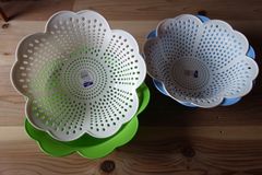 【花型ザルとボウルのセット〈大〉】ベトナム製プラスチック/ベトナム雑貨/アジアン雑貨/エスニック/レトロ/台湾雑貨