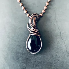 【選べる一点物＆ギフト付】天然石ブラックストーン小ぶりなティアドロップペンダント★ボヘミアン・カジュアルスタイル・ハンドメイド・パワーストーン