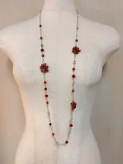 M24　アンテプリマ　ANTEPRIMA　デザインロングネックレス　ビーズ×ワイヤー　レッド系　コーディネイトの差し色に　おしゃれ