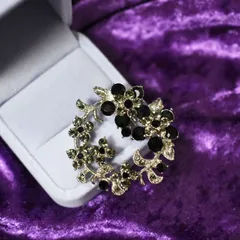 ヴィンテージ ブラック×クリアブラック　ラインストーン　ビジュー　フラワー＆リーフ　モチーフ シルバーメタル　リース　ブローチ 　レトロ