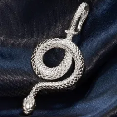 ペンダントトップ メンズ K18WG 18金 ホワイトゴールド ダイヤモンド 蛇 スネーク ペンダントヘッド 鑑別書付き【アクセサリーマート/メルカリShops店】