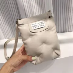 2024年最新】マルジェラ ショルダーポーチの人気アイテム - メルカリ 