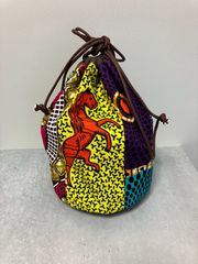 アフリカ布の巾着型ショルダーバッグ