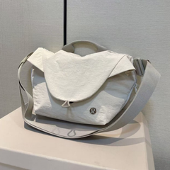 【全新品】lululemon 2024 ルルレモン Curved Crossbody ボディバッグ ショルダーバッグ 3L 男女兼用 軽量 収納 運動