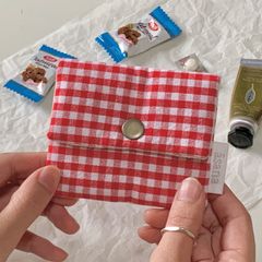 (レッド) ギンガムチェックボタンミニポーチ【プチギフトにも】