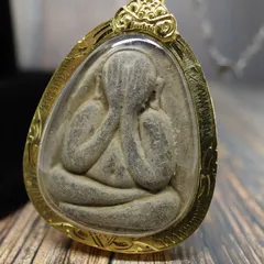 ルアンプートー師の借金返済プラピッタータムシントートーン寺院