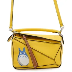 極美品✨LOEWE ロエベ　デイジー　フラワースタッド　バッグチャーム　トトロ ロエベ×となりのトトロ」カプセルコレクションが登場！ | Vogue