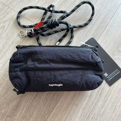 【新品未使用】 Topologie ボトルサコッシュ（ストラップ付き) 新品未使用】Topologieボトルサコッシュ （※ストラップ付き