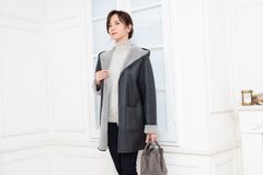 フード付きムートンコート　メーカー希望小売価格320,000円