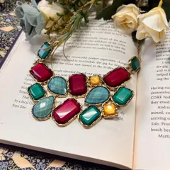 カラフルストーンビックネックレス　金色　ピンク　緑　青