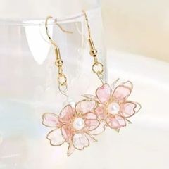 新作 🌸 可愛い  桜玉 春 桜 🌸 イヤリングorピアス アレルギー対応