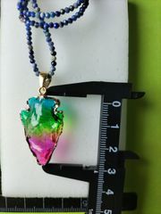 天然石 オーロラ水晶 の石鏃(やじり)のネックレスです。チェーンはラピスラズリ！
