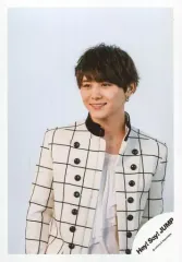 【中古】生写真(ジャニーズ) Hey! Say! JUMP/山田涼介/上半身・衣装白・両手下・体正面/17 夏 コンサートパンフ＆グッズ撮影オフショット/公式生写真