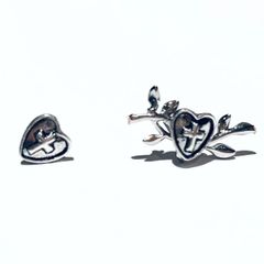 両耳用−ゴシックハートのピアス/イヤリング/ステンレスポスト 病みかわいい 病みかわ 闇 地雷系 プチプラ ハンドメイド シルバー