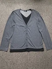 グレー Vネックシャツ 100 (新しいもの ）