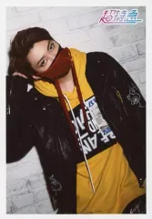 【中古】生写真(男性) 超特急/ユーキ(村田祐基)/上半身・衣装黒黄色・右手頭・首傾げ/生写真 第58弾