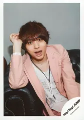 【中古】生写真(ジャニーズ) Hey! Say! JUMP/伊野尾慧/上半身・座り・衣装ピンク・右手頭・左手下・体正面/17 夏 コンサートパンフ＆グッズ撮影オフショット/公式生写真