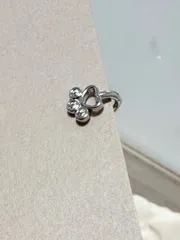 猫の肉球モチーフ イヤーカフ　片耳用