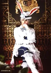 【中古】生写真(男性) 友常勇気(霜月隼)/膝上・衣装白・座り・左手顔・キャラクターショット/「2.5次元ダンスライブ『ツキウタ。』ステージ 第5幕『Rabbits Kingdom』」ブロマイド