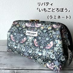 リバティ　ポーチ　「いちごどろぼう」　ハンドメイド　ラミネート　コスメポーチ　ワイヤーポーチ　両開きファスナー