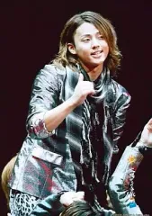 【中古】生写真(ジャニーズ) Kis-My-Ft2/藤ヶ谷太輔/ライブフォト・膝上・衣装銀・ストールチェック黒・目線右・「太陽からの手紙」/公式生写真