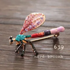 カラフルトンボのブローチ　昆虫 動物 個性派 かわいい 新品 カジュアル ユニーク 華やか 生き物 NerD
