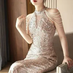 スパンコールにパールがゴージャスなホルターネックロングドレス