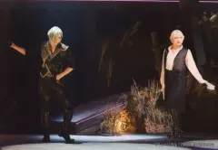 【中古】生写真(男性) 三浦宏規(髭切)・高野洸(膝丸)/ライブフォト・横型・全身・キャラクターショット/「ミュージカル『刀剣乱舞』 髭切膝丸 双騎出陣2020 ～SOGA～」ローソンプリント限定ブロマイド