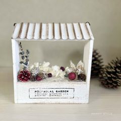 品番：2425-Z1　雑貨：ブリキ屋根のアレンジA　プレゼントに