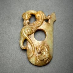 古代 和田玉(ホータン)細工立体彫り『古代龍』玉環龍佩根付 緒締玉 提げ物装飾品 古代 和田玉(ホータン)細工立体彫り『古代龍』玉環龍佩根付 緒締玉