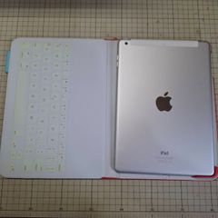 Apple iPad Air  A1475(シルバー)