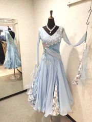 オーダー承ります　60日要　お求めの際はお問い合わせ下さい！ドレス　水色　Ｍサイズ　コンテスト・発表会・パーティ・ナイトドレス【オーダーメイド対応可】