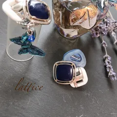 アンティークボタンと蝶々　ピアス／イヤリング