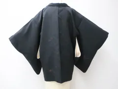 【一輝堂】【着物】羽織 黒羽織 縫取り 絵羽柄 枝花文 羽織紐付 身丈約76cm 裄丈約62.5cm 24z-5184