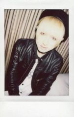 [중고] 원시 사진(남성) R 지정/칠성/상반신·의상 블랙 화이트·모자·양손 아래·앵글 대각선/생 체키