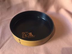 中古【寿司桶】丸形 木桶風デザイン《1人前/7寸/1合》（プラスチック製）