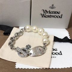新着【Vivienne Westwood】Lee カットアウトスター ブレスレット SZA：Vivienne Westwood - メットガラ2022、豪華絢爛なレッド