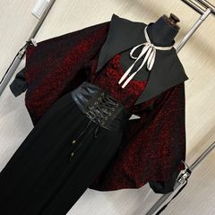 和洋折衷コーデセット｜赤黒花模様羽織×レザービスチェ風ベルト×ロングプリーツスカート ゴシックモダン 和モード 大正ロマン