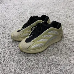 2025年最新】adidas YEEZY 700 V3の人気アイテム - メルカリ